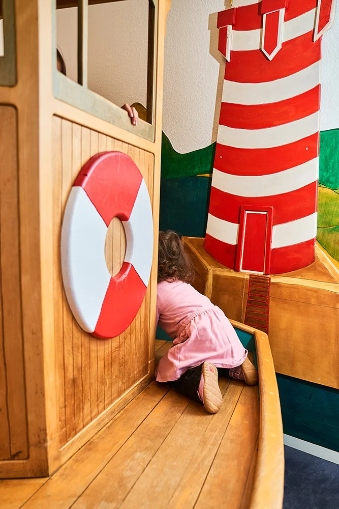 Kinderarztpraxis mit dem Schiff Wartezimmer Kinderarztpraxis mit dem Schiff Wartezimmer